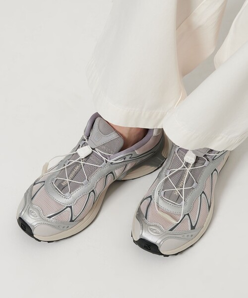 【関税込み】Salomon シルバー＆ベージュ XT-Whisper スニーカー SALOMON スニーカー 「Salomon」XT-WHISPER シルバーカラー