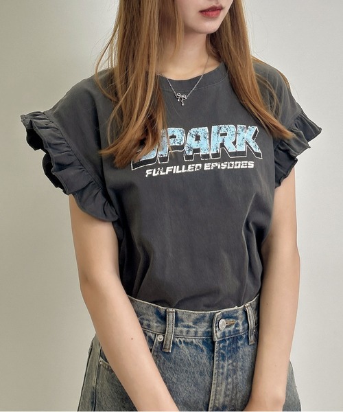 tシャツ Tシャツ ピグメントロゴプリント袖フリルトップス レディース  