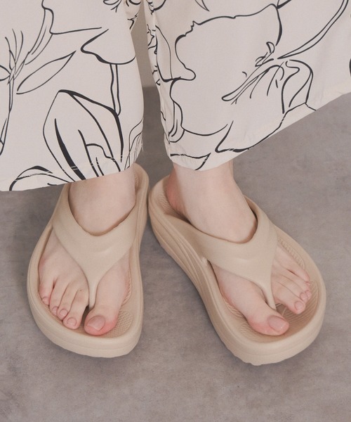 【美品】NICAL ゴールドパーツトングサンダル　Mサイズ　ベージュ 美品】NICAL ゴールドパーツトングサンダル Mサイズ ベージュ