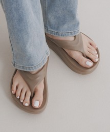 【美品】NICAL ゴールドパーツトングサンダル　Mサイズ　ベージュ Amazon | [アミアミ] サンダル フラットサンダル サムリング