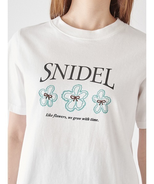 SNIDEL 新品未使用 ロゴフラワーTシャツ／20周年記念 完売商品 SNIDEL 新品未使用 ロゴフラワーTシャツ／20周年記念 完売商品