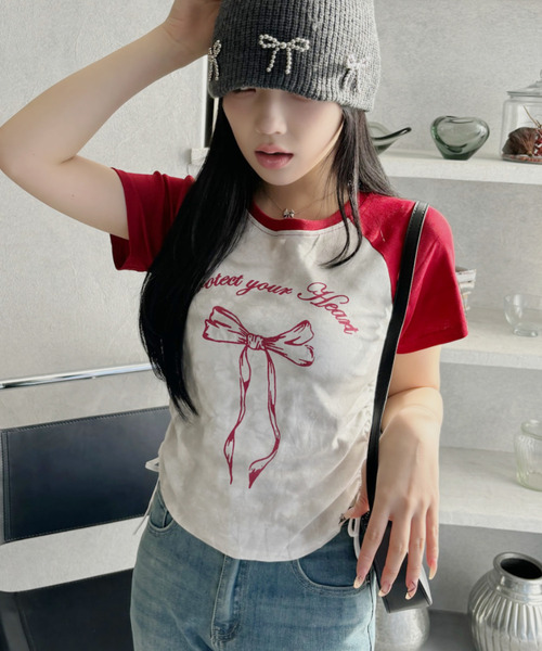 【KHAKIPOINT】リボン＆シャーリング Tシャツ ★大人気★ Ada. tシャツ Y2K サイドシャーリング リボン デザイン ラグラン