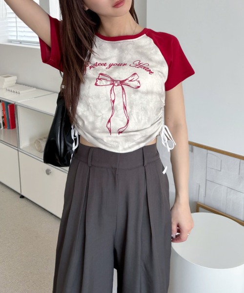 【KHAKIPOINT】リボン＆シャーリング Tシャツ ★大人気★ Ada. tシャツ Y2K サイドシャーリング リボン デザイン ラグラン