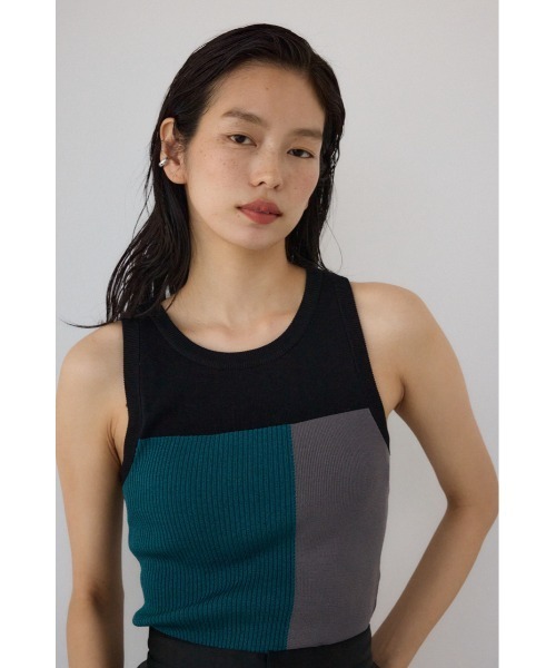 【PLUS】カップ付きバイカラーニットタンクトップ/レディース/トップス タンクトップ  ノースリーブ ブランド AZUL PLUS【SALE】 PLUS（AZUL BY MOUSSY） タンクトップ ノースリーブ 「PLUS