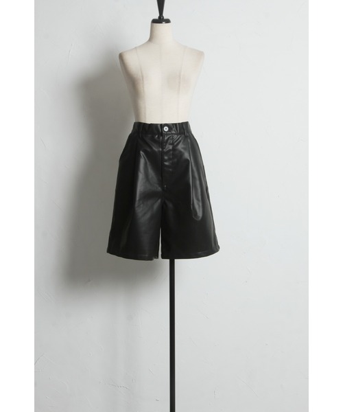 &. NOSTALGIA（ノスタルジア） パンツ フェイクレザーハーフパンツ