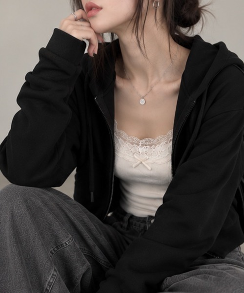 CLOTHY パーカー 「ショート丈でスタイルアップ。上品に着こなす
