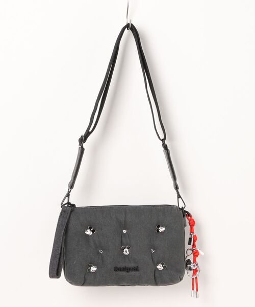 ◉Desigual ◉　ミッキー・チャーム付ショルダーバッグ　★新品・未使用品★ Desigual ショルダーバッグ バッグ ミッキーマウスデニム