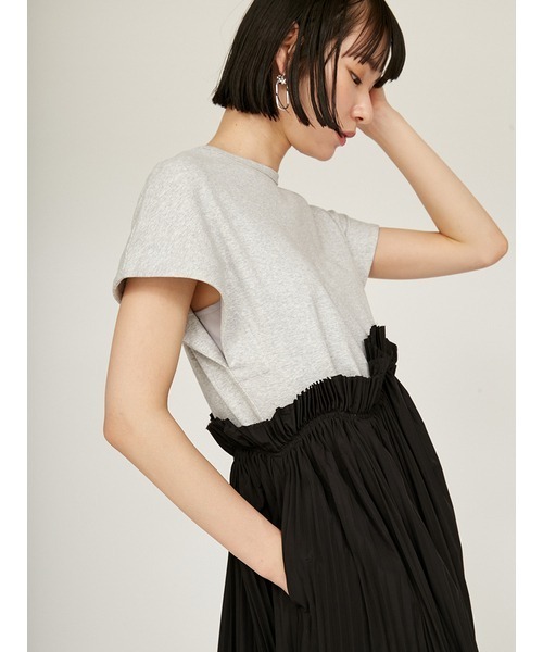 【新品未使用】emmi atelier カットドッキングプリーツワンピース emmi ワンピース 「限定カラー」カットドッキングプリーツ