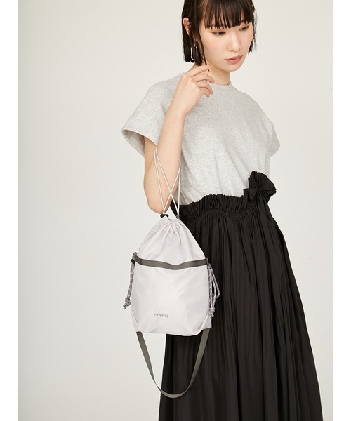 【今期完売品】emmi カットドッキングプリーツワンピース　白 セール】【限定カラー】カットドッキングプリーツワンピース