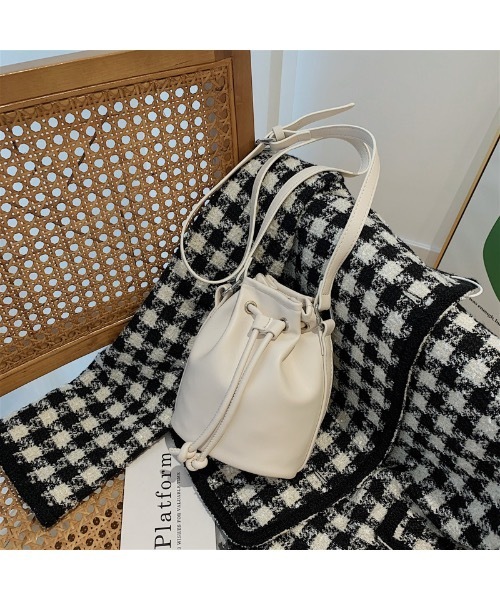 韓国仕入れ 本革 レザーバケツ ミニ ショルダーバッグ BAG 巾着 楽天市場】◇小さめ 本革 バケツバッグ ショルダーバッグ
