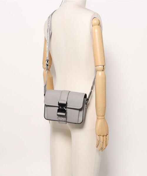 美品MICHAEL KORS MENS HUDSON ペブルレザー クロスボディ MICHAEL KORS MENS HUDSON ペブルレザー クロスボディ