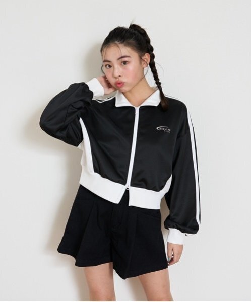 新品タグ付 ブラック クロップド ジャージ LOVETOXIC ジャージ 「LTXC」クロップドトラックジャケット キッズ