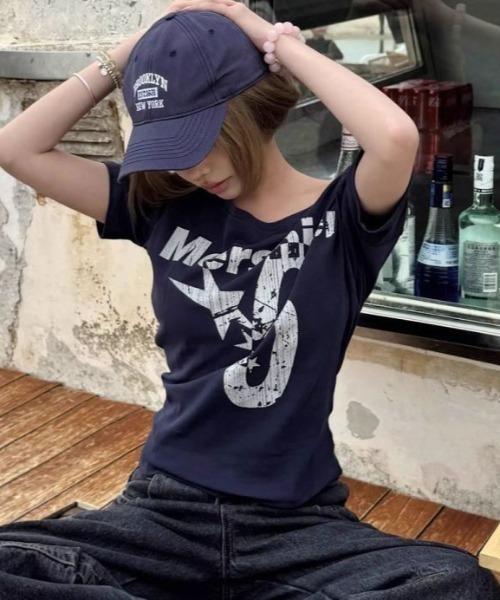 SHEENA tシャツ オフショルナンバリングロゴTシャツ レディース