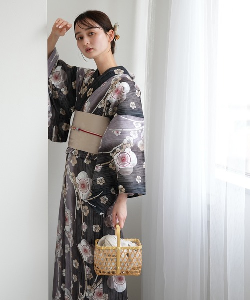 utatane 浴衣2点セット 白地に墨色の唐草小花 utatane 浴衣2点セット 白地に墨色の唐草小花 utatane｜浴衣2点