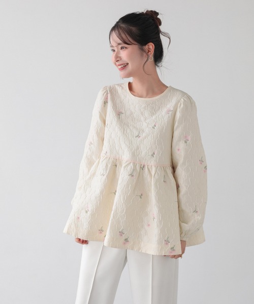 Fit more（フィットモア） フラワージャガードペプラムトップス