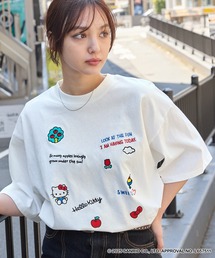 boohoo オーバーサイズ ハローキティ ハート プリント Tシャツ セール】【HELLO KITTY】別注 ハローキティデザイン刺繍