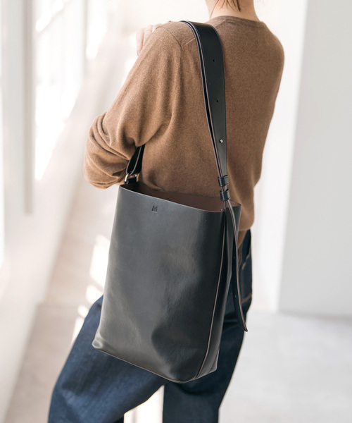 【残り僅か】PUCCI ロゴ ショルダーバッグ ピンク ラージ ARMANI EXCHANGE ショルダーバッグ バッグ 「A|X アルマーニ