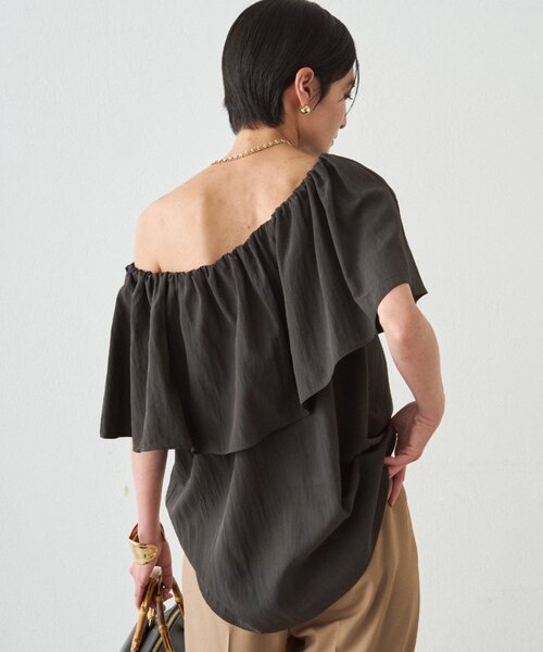 お値下げ☆新品☆ラウンジドレス☆フリル付きブラックシャツ Loungedress（ラウンジドレス） ブラウス シャツ フリルオフショル
