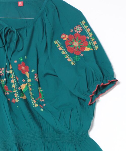 チャイハネ（CAYHANE） 「チャイハネ」花刺繍クロスステッチトップス