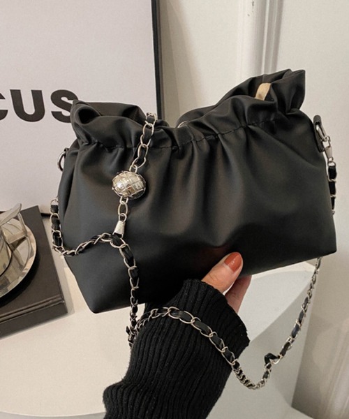 未使用♡wayuula ショルダーバッグ　巾着　フリンジ　保存袋有　クロスボディ 未使用♡wayuula ショルダーバッグ 巾着 フリンジ 保存袋有