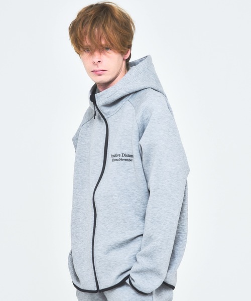 EMMA NOVEMBER（エマノーヴェンバー） パーカー Embroidery ダンボール