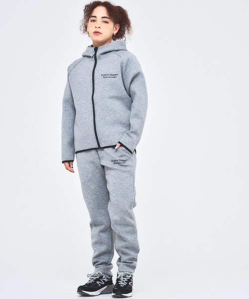 EMMA NOVEMBER（エマノーヴェンバー） パーカー Embroidery ダンボール