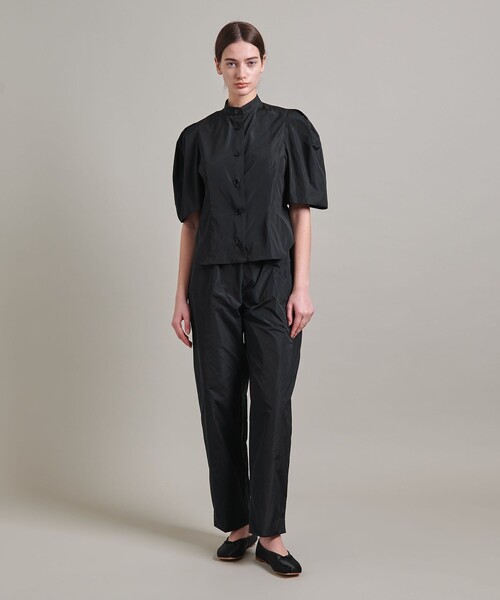 LOEFF(ロエフ) クロップドテーパードパンツ 黒 LOEFF＞グロッシー タフタ クロップドパンツ