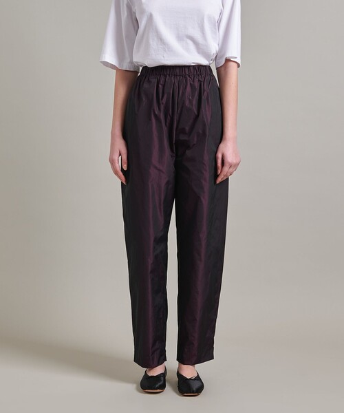LOEFF(ロエフ) クロップドテーパードパンツ 黒 LOEFF＞グロッシー タフタ クロップドパンツ