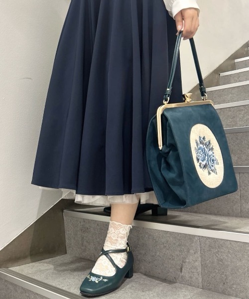 an another angelus（アンアナザーアンジェラス） パンプス 刺繍入り