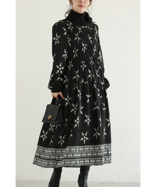 再入荷12月4日 （黒）花と花を結ぶ胸元シャーリングミディアムワンピース cawaii wkj00303 S~2L対応 長袖 ふんわり 総柄 ブラック オシャレ 個性的 大人可愛い エレガント 上品 秋服 冬服 楽ちん レディース ファッション ミセス 30代 40代 50代 cawaii ワンピース （黒）花と花を結ぶ胸元シャーリングミディアム