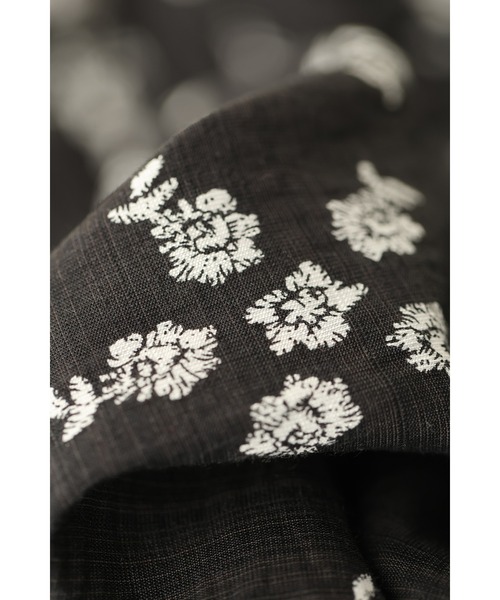 cawaii ワンピース （黒）花と花を結ぶ胸元シャーリングミディアム