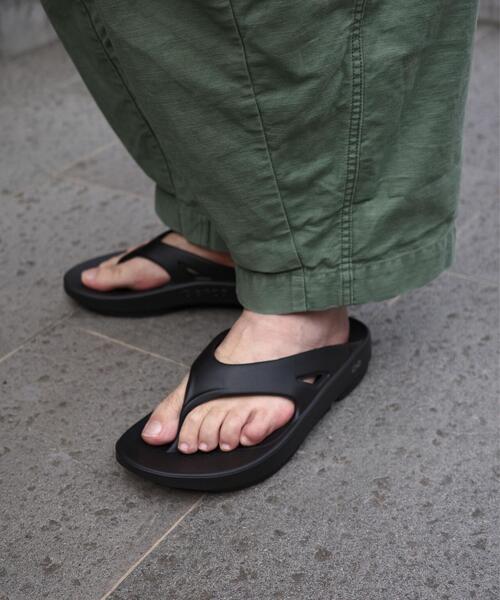 「OOFOS」 ビーチサンダル 23 ブラック メンズ_画像4