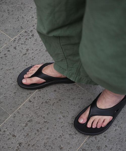 「OOFOS」 ビーチサンダル 23 ブラック メンズ_画像5