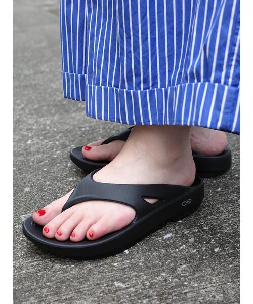 「OOFOS」 ビーチサンダル 23 ブラック メンズ_画像7