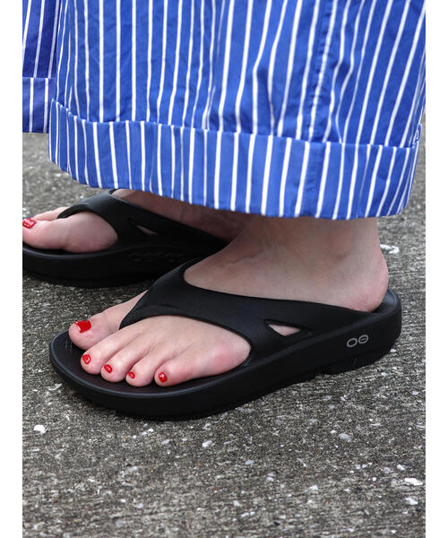 「OOFOS」 ビーチサンダル 23 ブラック メンズ_画像9