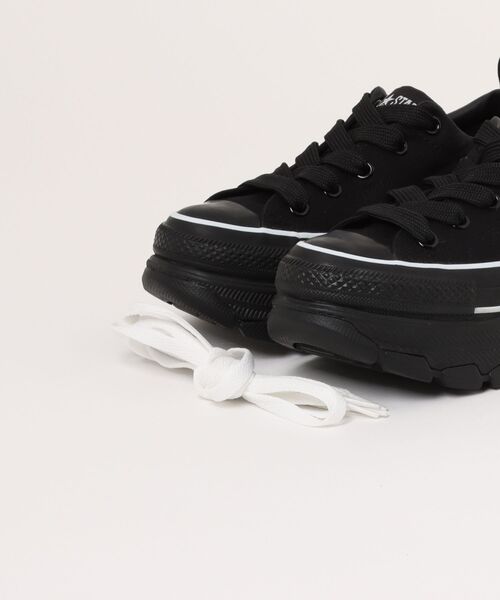 「CONVERSE」 ローカットスニーカー 4.5 ブラック×ブルー レディースの画像