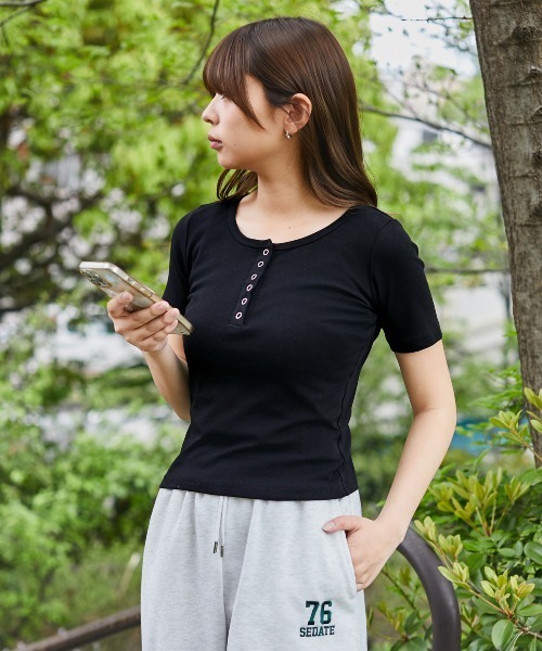 tシャツ 「フロントボタン×テレコ素材」カットソー／カジュアル／Y2K