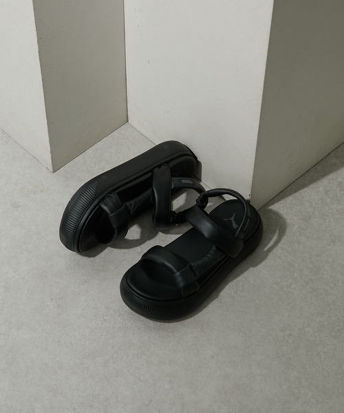 新品未使用　PUMAプーマ　タグ付きフラットサンダル ブラック　22㎝ 新品未使用 PUMAプーマ タグ付きフラットサンダル ブラック 22