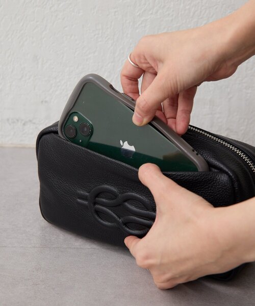 【美品】ear PAPILLONNER エンボスショルダーバッグ 2way 黒 ear PAPILLONNER（イア パピヨネ） ショルダーバッグ バッグ 「本革