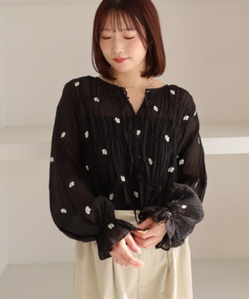 archives（アルシーヴ） ブラウス シャツ 花柄刺繍ギャザーブラウス