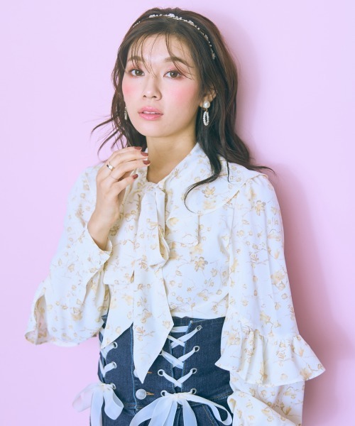 新品　モラビトスペル　上品花柄ブラウス　サイズM〜L ¥60,500 marun（マルン） ブラウス シャツ 「大きいサイズ」 花柄フリル長袖