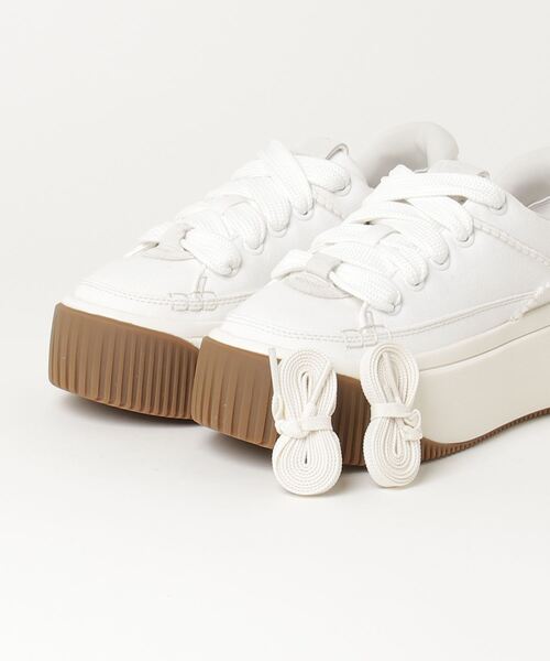 「UGG」 ローカットスニーカー 7 ブラック レディースの画像