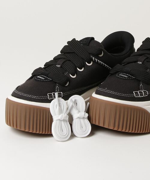「UGG」 ローカットスニーカー 7 ブラック レディースの画像
