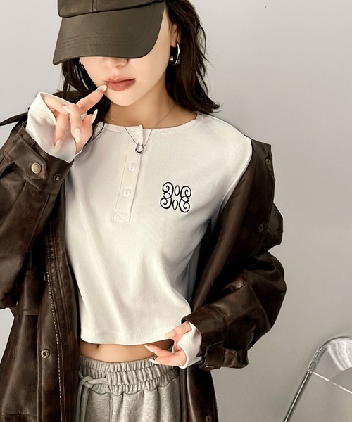 tシャツ 「mily bilet」指先も胸元も、あざと可愛い。ロゴ刺繍ヘンリーネッククロップドテレコリブカットソー レディース | mily bilet | 15