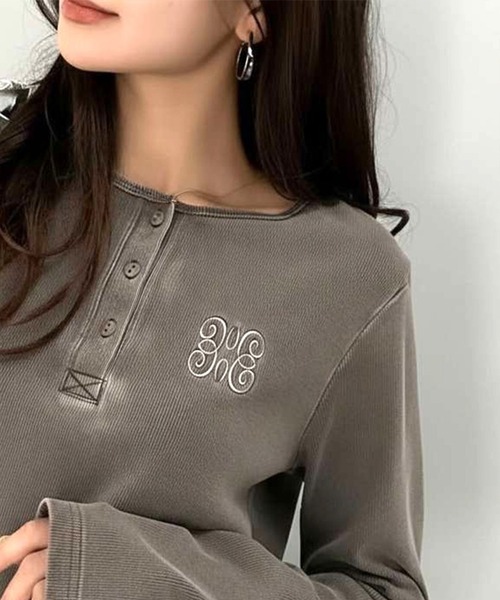 mily bilet ヘンリーネック tシャツ 「mily bilet」指先も胸元も 