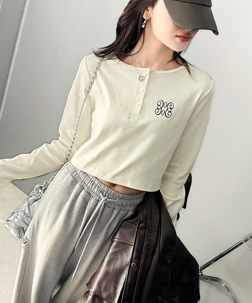 tシャツ 「mily bilet」指先も胸元も、あざと可愛い。ロゴ刺繍ヘンリーネッククロップドテレコリブカットソー レディース | mily bilet | 07