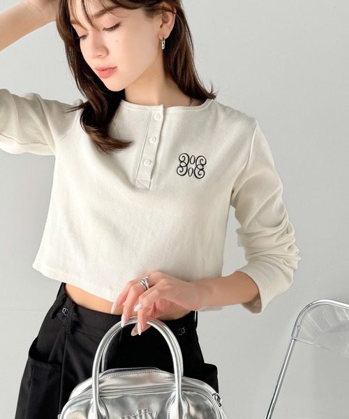tシャツ 「mily bilet」指先も胸元も、あざと可愛い。ロゴ刺繍ヘンリーネッククロップドテレコリブカットソー レディース | mily bilet | 10