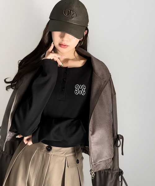 tシャツ 「mily bilet」指先も胸元も、あざと可愛い。ロゴ刺繍ヘンリーネッククロップドテレコリブカットソー レディース | mily bilet | 17