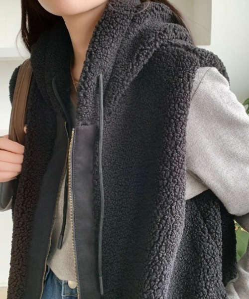 ABITOKYO（アビトーキョー） ベスト ジレ フーディ付きボアベスト