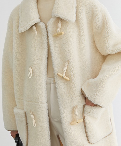 ダッフルコート コート 「Fano Studios」Horn buckle fur duffle coat